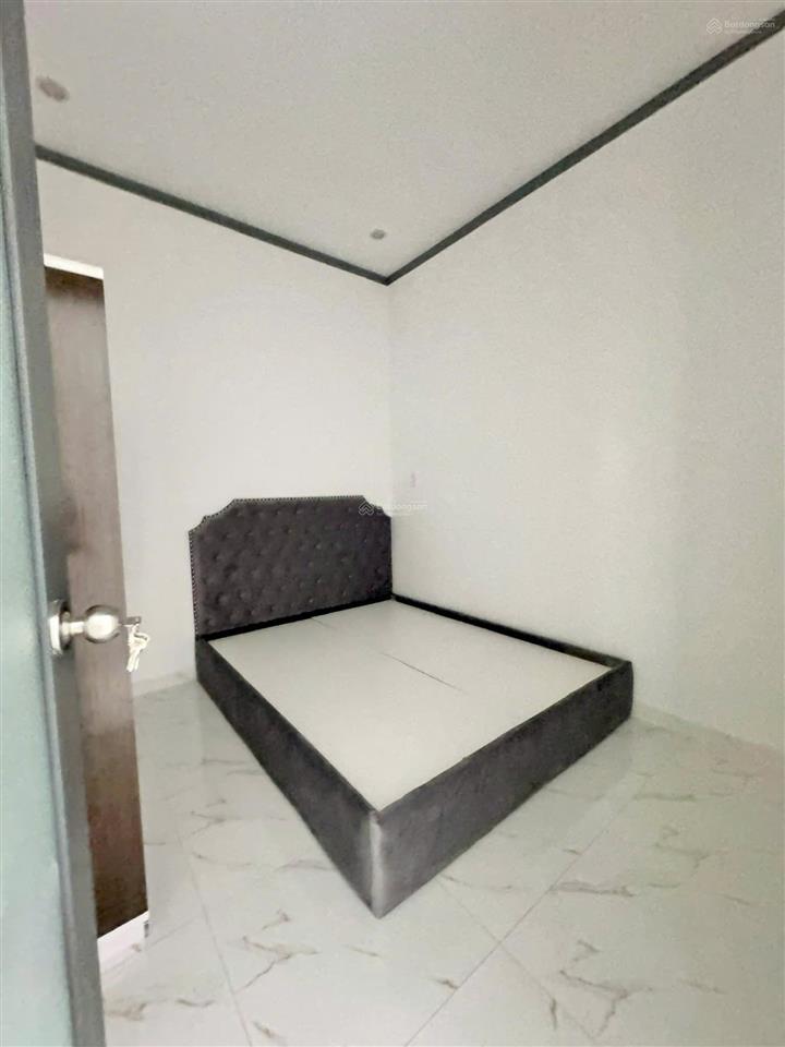 Định cư mỹ, anh chủ bán căn nhà lầu 4pn mới xây trong khu dân cư. gần đại học lạc hồng