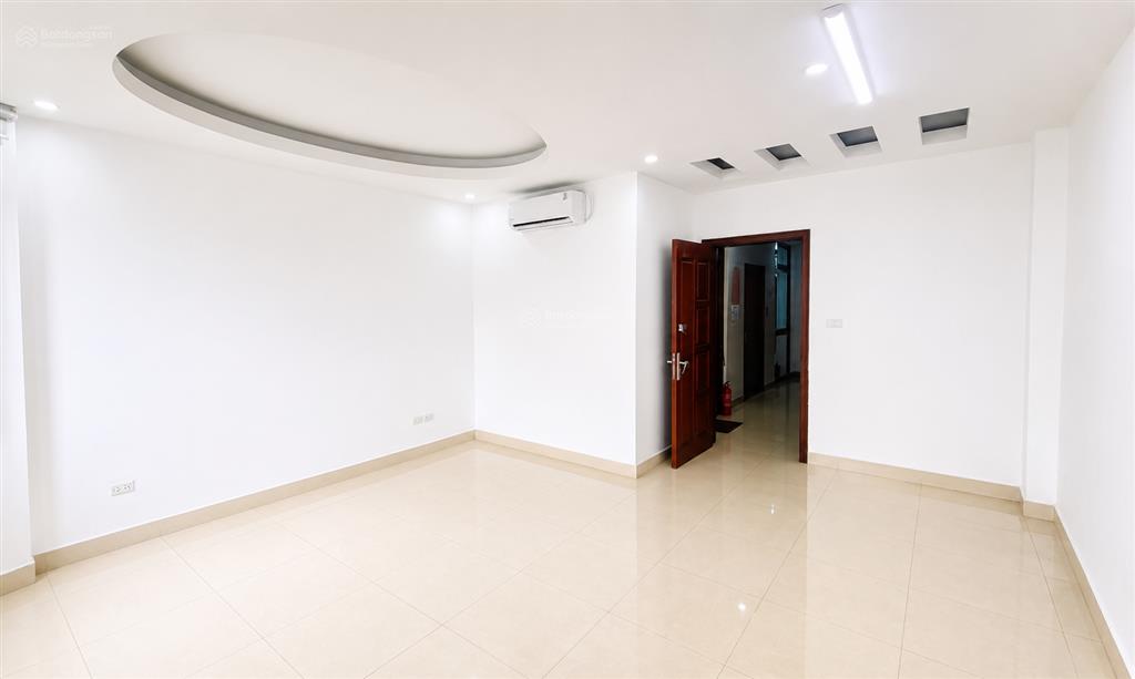 Cho thuê văn phòng ngõ 24 hoàng quốc việt giá chỉ 6 triệu/tháng phòng thoáng sáng, có đồ cơ bản