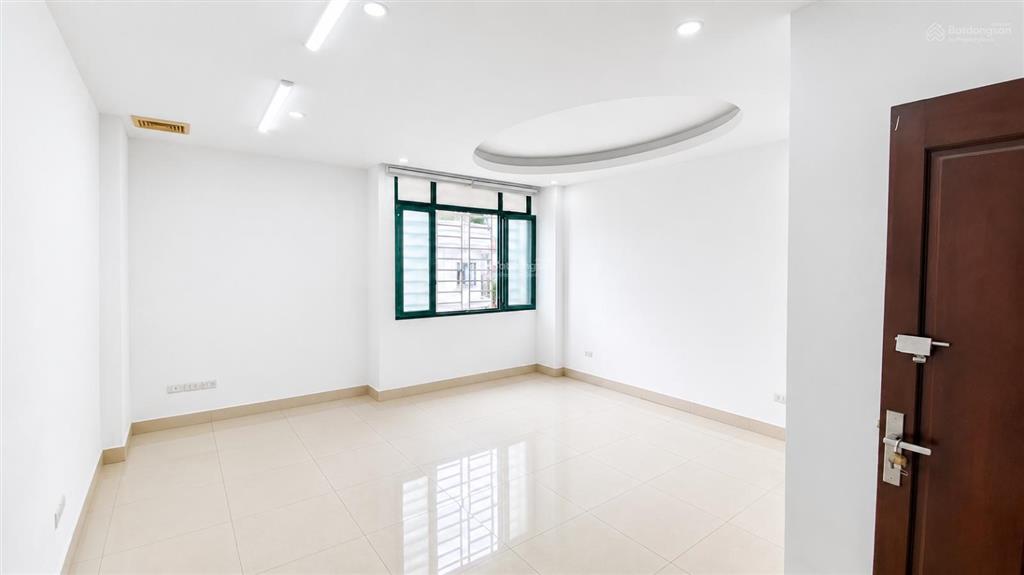 Cho thuê văn phòng ngõ 24 hoàng quốc việt giá chỉ 6 triệu/tháng phòng thoáng sáng, có đồ cơ bản