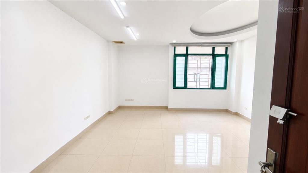 Cho thuê văn phòng ngõ 24 hoàng quốc việt giá chỉ 6 triệu/tháng phòng thoáng sáng, có đồ cơ bản