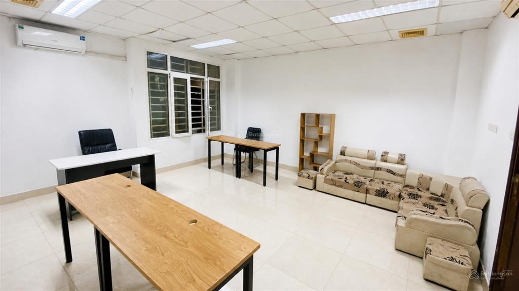Cho thuê văn phòng ngõ 24 hoàng quốc việt giá chỉ 6 triệu/tháng phòng thoáng sáng, có đồ cơ bản