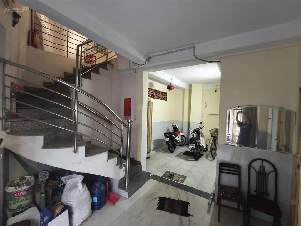 Chính chủ bán nhà mặt tiền đoàn văn bơ diện tích khủng, 15 phòng cho thuê.