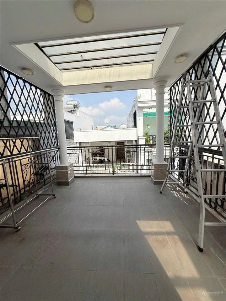 Nhà 5 tầng, hẻm xe hơi thông, sát mặt tiền huỳnh văn bánh, phú nhuận, 41m(4 10.5) 4pn, 4 wc