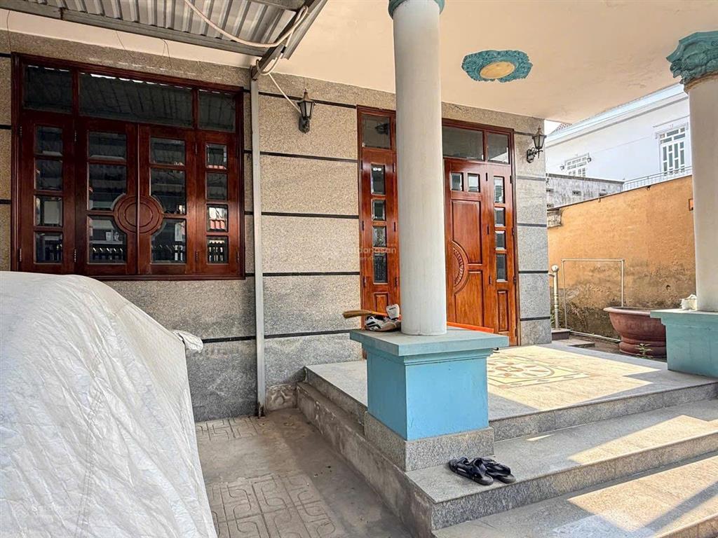 Hàng hiếm  bán nhà (dt 137m  ngang 9,5m) thổ cư 100% cách bùi hữu nghĩa 20m. giá chỉ 4 tỷ