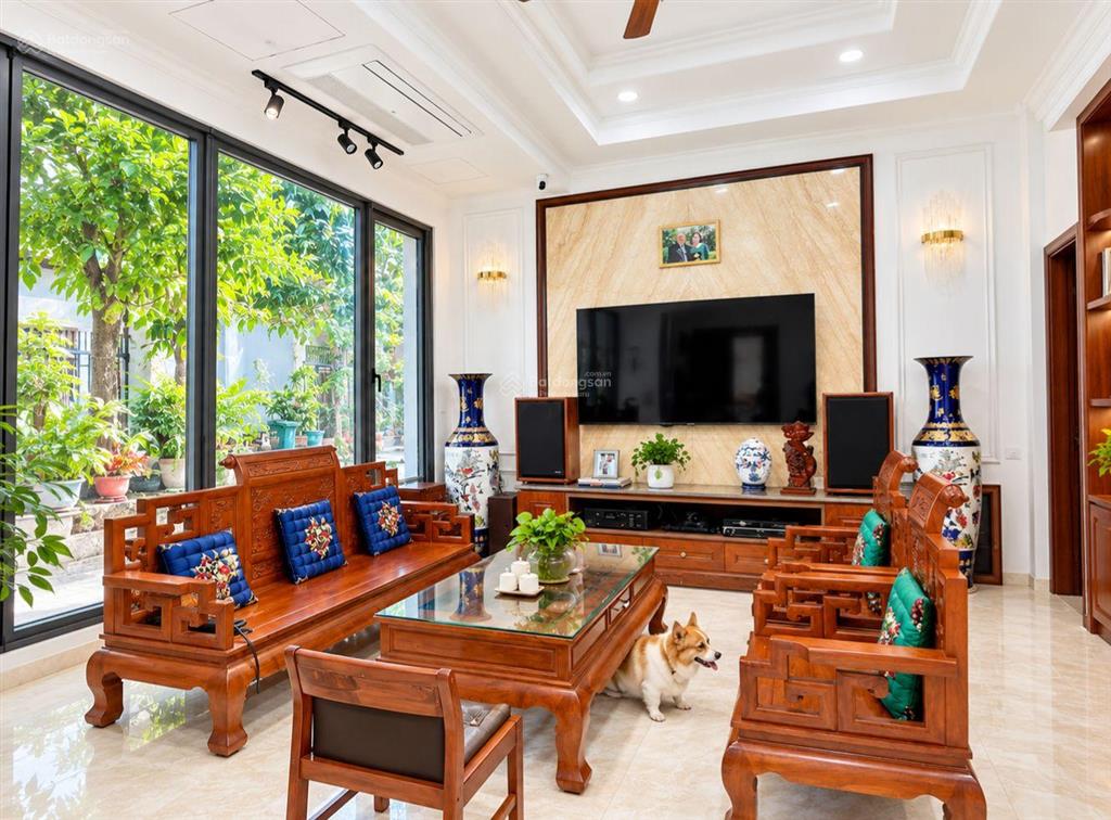 Chủ định cư nước ngoài cần bán gấp biệt thự phố 111m, mát mẻ, yên tĩnh, gần bv hồng đức, 14 tỷ