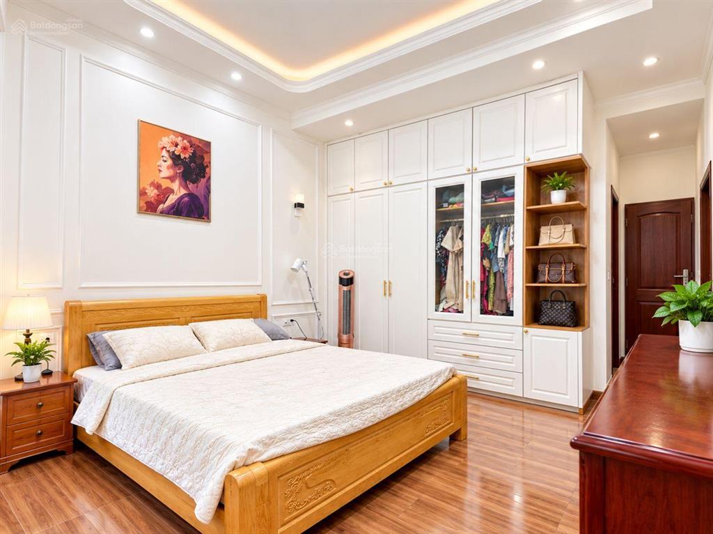 Chủ định cư nước ngoài cần bán gấp biệt thự phố 111m, mát mẻ, yên tĩnh, gần bv hồng đức, 14 tỷ