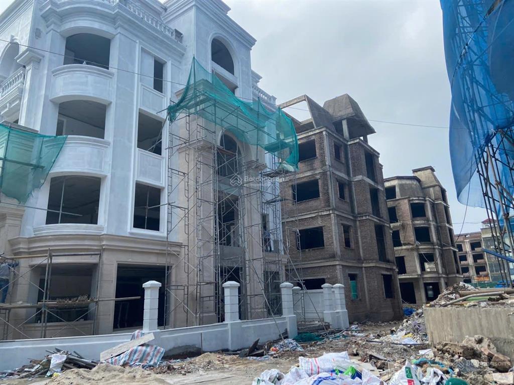Bán lô góc biệt thự 139.9m2 tại imperial plaza, giá ưu đãi chỉ với 320 triệu/m2