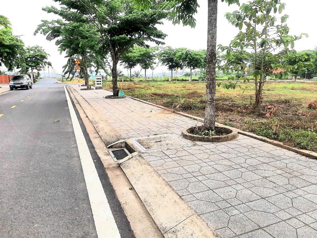 Chính chủ cần bán gấp khu đất đường đt823b