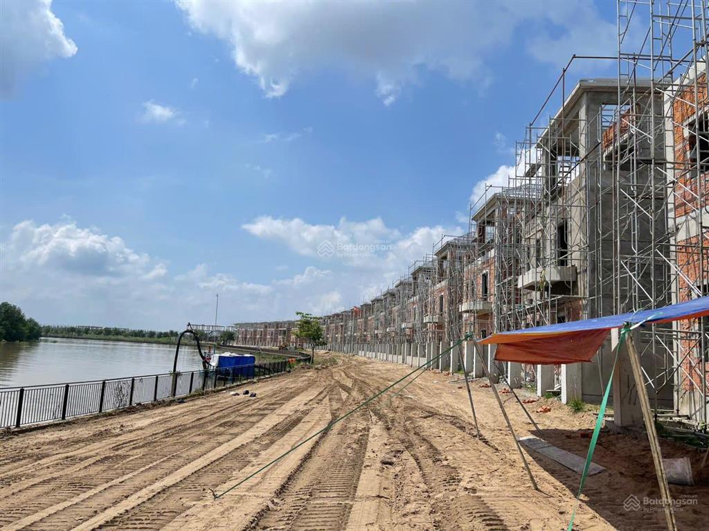 Thanh toán 16,6 tỷ, sở hữu biệt thự đơn lập 15x20m, view sông lớn, đường 19m, hướng tây nam