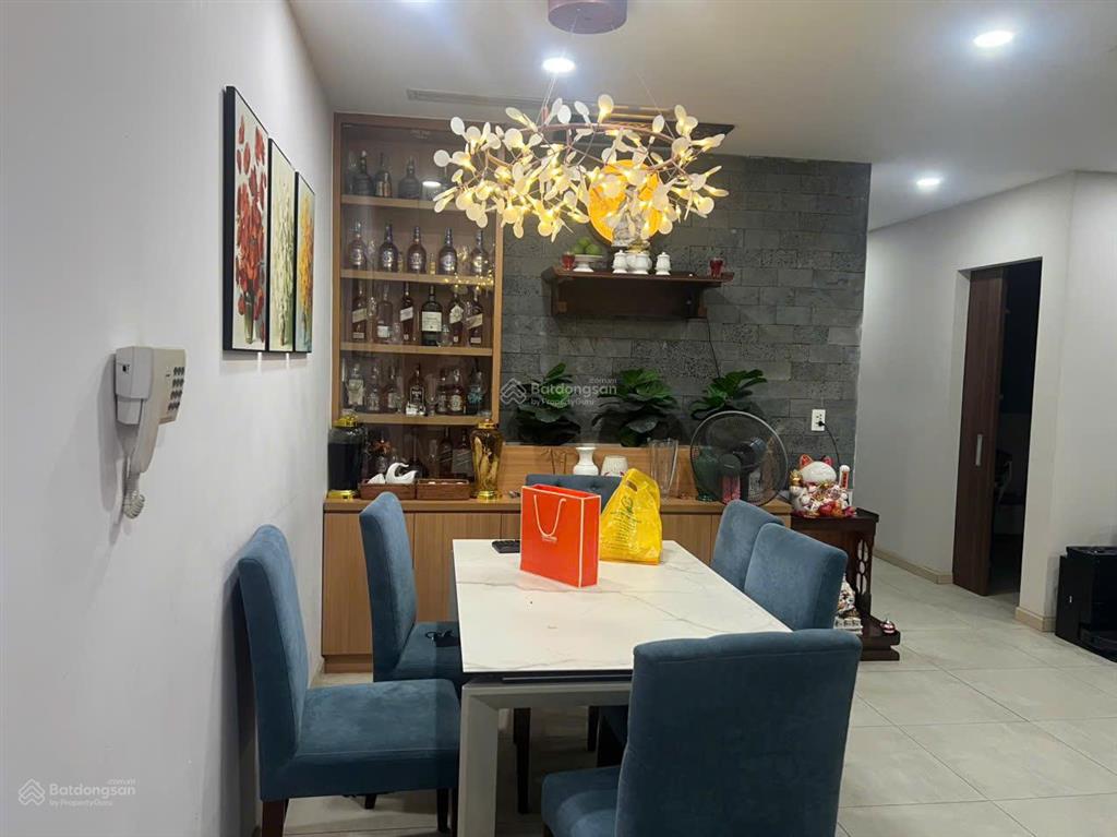 3pn, 94m2, full nội thất, tầng trung, hướng đông bắc giá bán 9,5 tỷ, sổ sẵn.  0981 331 *** phi
