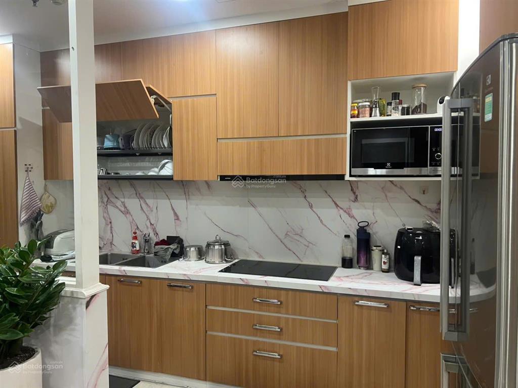 3pn, 94m2, full nội thất, tầng trung, hướng đông bắc giá bán 9,5 tỷ, sổ sẵn.  0981 331 *** phi