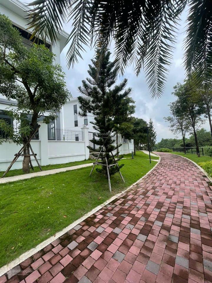 Biệt thự song lập 10x20m giá 13 tỷ, sổ hồng, đường 14m, đối diện công viên, tây nam, nhà sẵn.