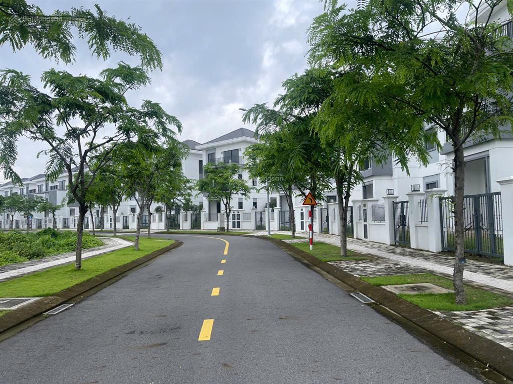 Biệt thự song lập 10x20m giá 13 tỷ, sổ hồng, đường 14m, đối diện công viên, tây nam, nhà sẵn.