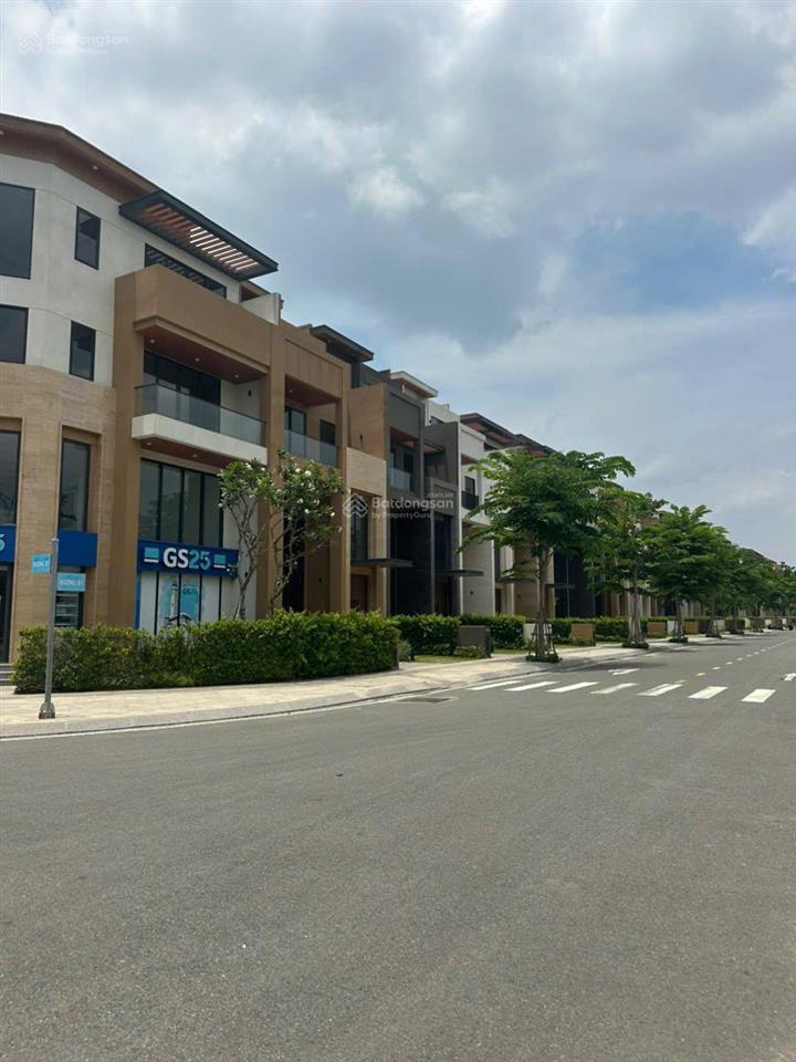 Nhượng lại nhà dự án the 9 stellars, 7x20,7m, 3 tầng, giá 32,5 tỷ, sổ hồng sẵn, đối diện công viên