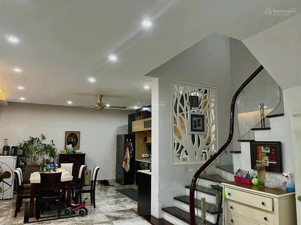 Bán nhà nguyễn văn huyên 42m2 5 tầng 10.9 tỷ ô tô đỗ cửa, kinh doanh, gần phố cực hiếm