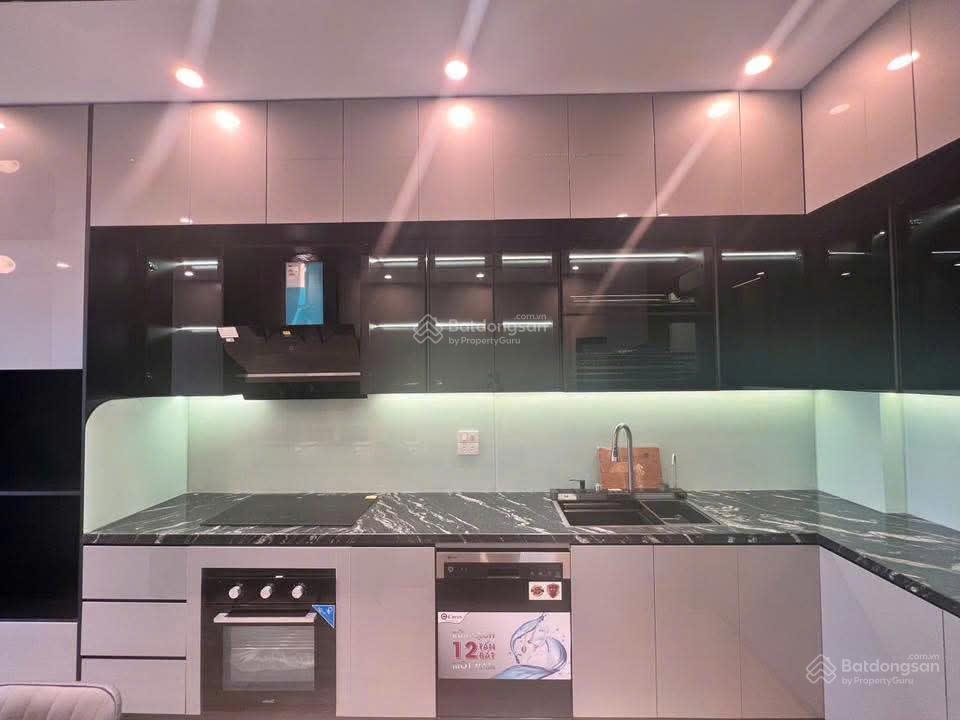 Bán nhà quan hoa 41m2 5 tầng 10.8 tỷ ô tô tránh, kinh doanh đỉnh, trung tâm cầu giấy