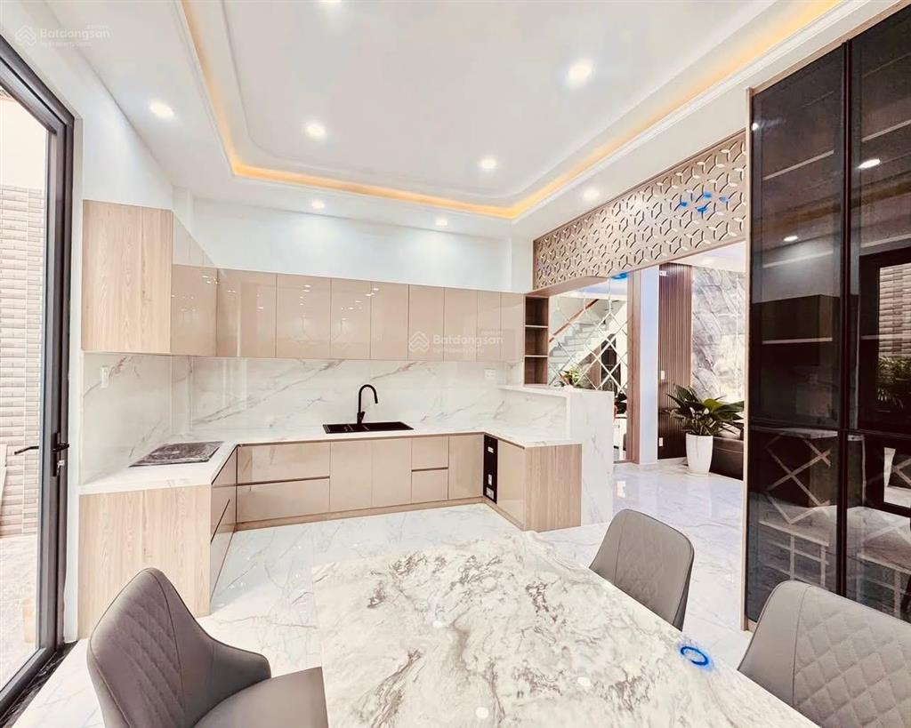 Nhà 4 tầng, 80m2, vị trí kinh doanh gần nguyễn thị thập, quận 7, sổ vuông, chỉ 13 tỷ