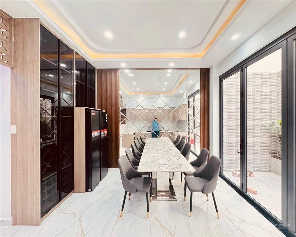 Nhà 4 tầng, 80m2, vị trí kinh doanh gần nguyễn thị thập, quận 7, sổ vuông, chỉ 13 tỷ