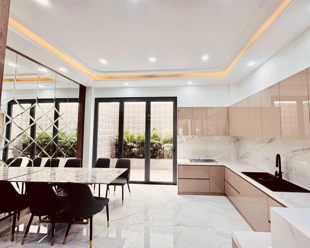 Nhà 4 tầng, 80m2, vị trí kinh doanh gần nguyễn thị thập, quận 7, sổ vuông, chỉ 13 tỷ