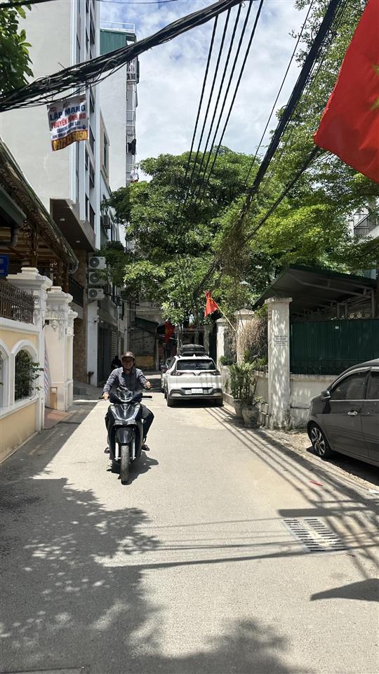 Bán đất tại cổ nhuế, 10,8 tỷ, 54m2, mặt tiền 6m, 2 mặt ngõ, ô tô qua cổng, 15m ra ô tô tránh