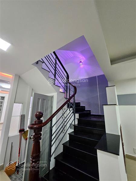 Nhà mới dọn vào ở ngay 3tầng 4pn hxh phan anh giáp q6 , qtphú
