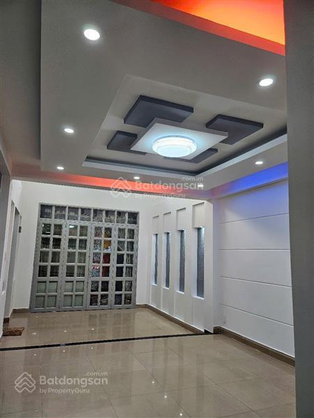 Nhà mới dọn vào ở ngay 3tầng 4pn hxh phan anh giáp q6 , qtphú
