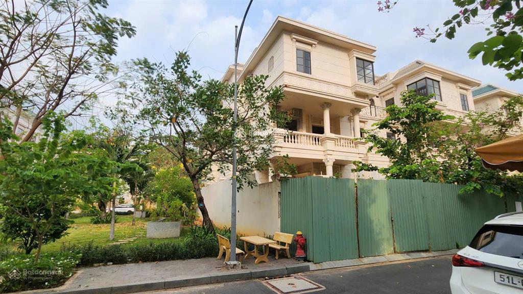Biệt thự góc công viên  duy nhất 1 căn giá 48 tỷ ( giá từ chủ đầu tư cityland )