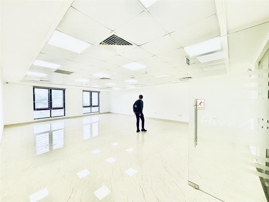 Cho thuê văn phòng tại láng hạ 110m2 giá 20t vuông sàn cực rễ setup giá siêu rẻ