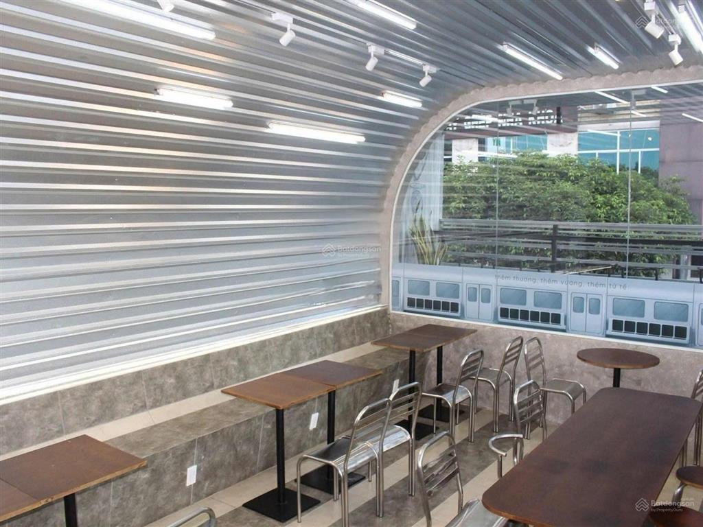 Dòng tiền 1 tỷ/năm  góc 3 mặt tiền trần hưng đạo + ký con q1  dt 15 x 5m  giá 26 tỷ