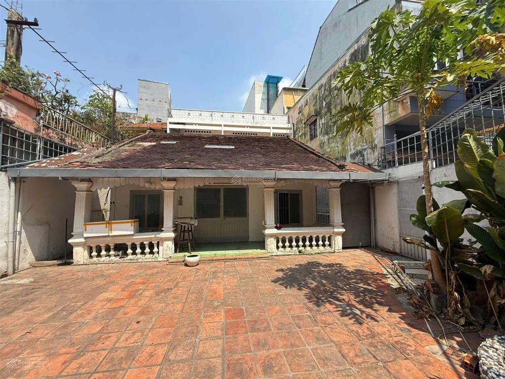 Chưa qua đầu tư  ngay mặt tiền bùi thị xuân quận 1  dt 10x25m  2 tầng  giá chỉ 57 tỷ