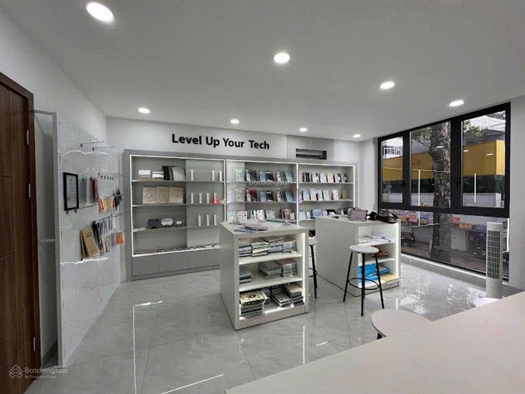 Giá tốt góc 2 mặt tiền nguyễn thị minh khai + cmt8 q3  dt 5,5x18m  hđt 110tr  giá 30 tỷ