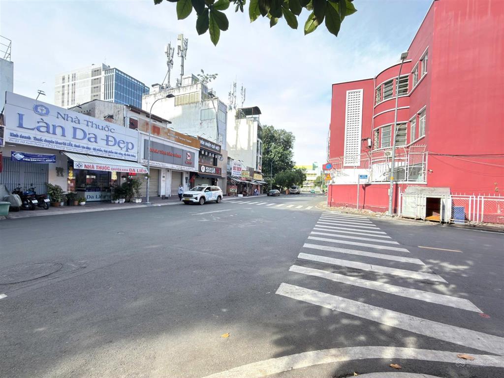 Lâu lâu mới có căn bán  mặt tiền hồ xuân hương + cmt8 q3  4x18m  4 tầng  hđt 63tr  giá 23 tỷ