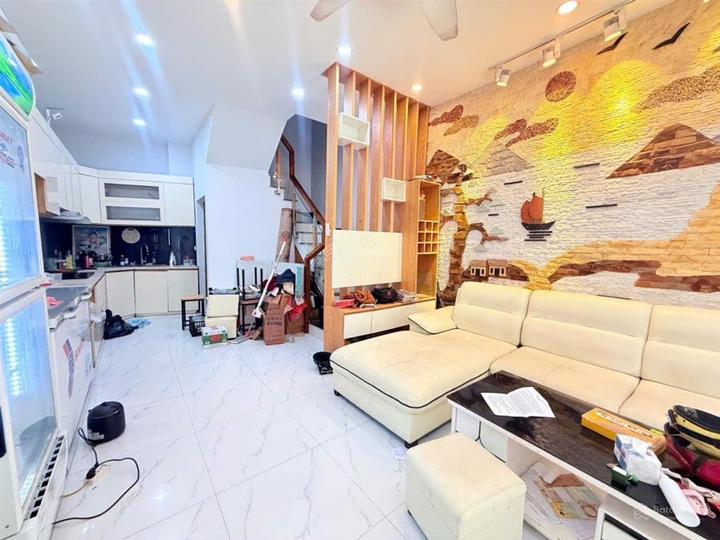 Bán nhà đẹp dịch vọng 43m2 5 tầng 10.9 tỷ nhà đẹp trung tâm, ô tô, ngõ thông kinh doanh
