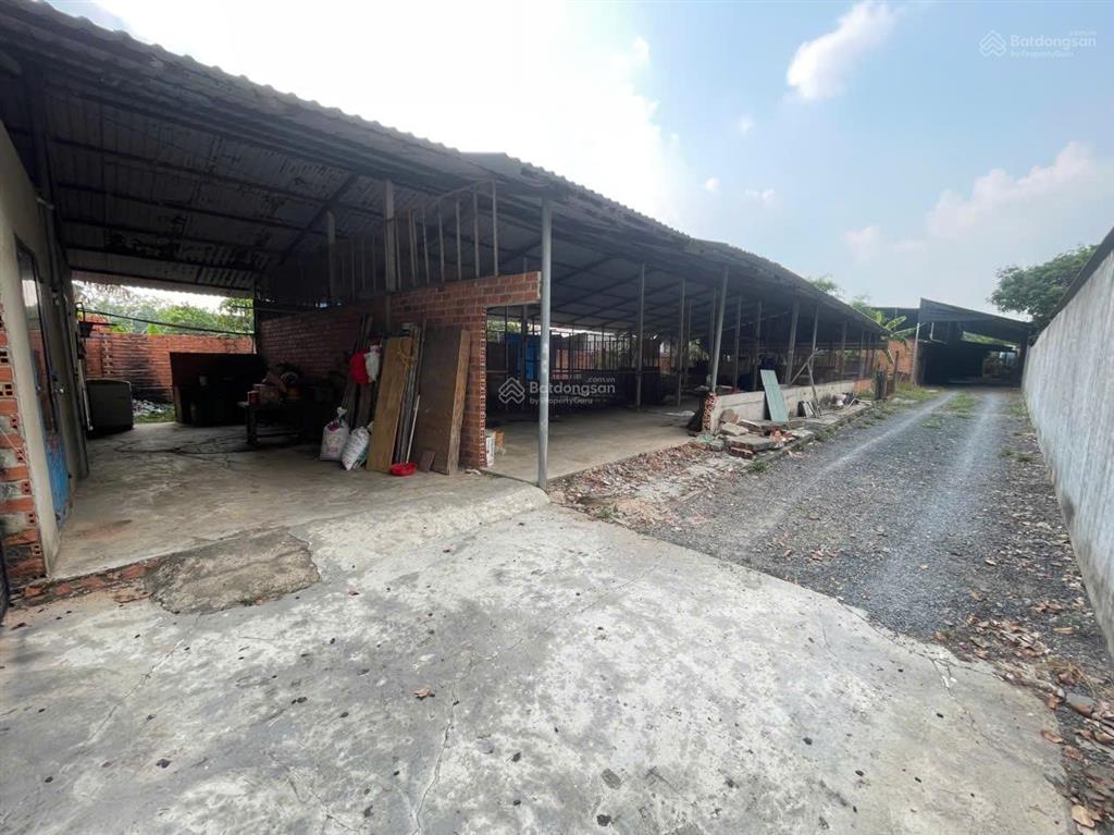 Bán đất nhà xưởng, gần chợ, có 200m thổ cư, có vườn cây