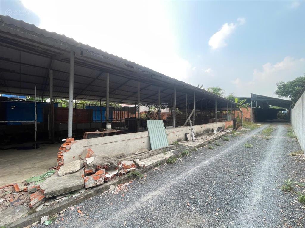 Bán đất nhà xưởng, gần chợ, có 200m thổ cư, có vườn cây