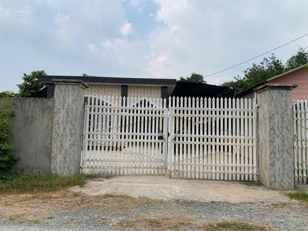 Bán đất nhà xưởng, gần chợ, có 200m thổ cư, có vườn cây