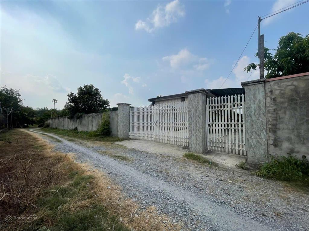 Bán đất nhà xưởng, gần chợ, có 200m thổ cư, có vườn cây