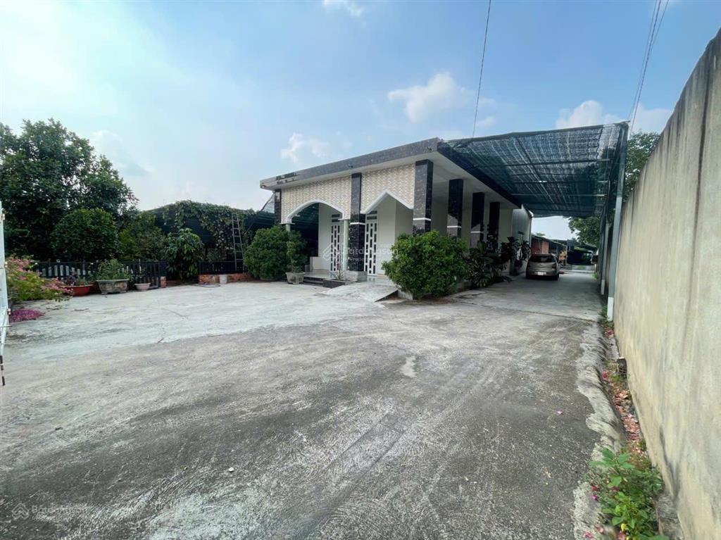 Bán đất nhà xưởng, gần chợ, có 200m thổ cư, có vườn cây