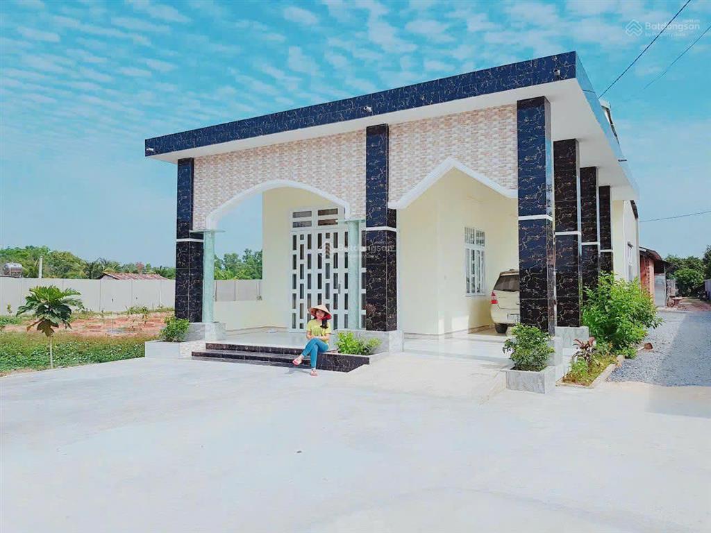 Bán đất nhà xưởng, gần chợ, có 200m thổ cư, có vườn cây