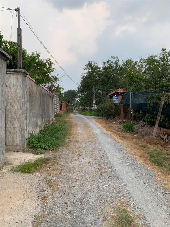 Bán đất nhà xưởng, gần chợ, có 200m thổ cư, có vườn cây