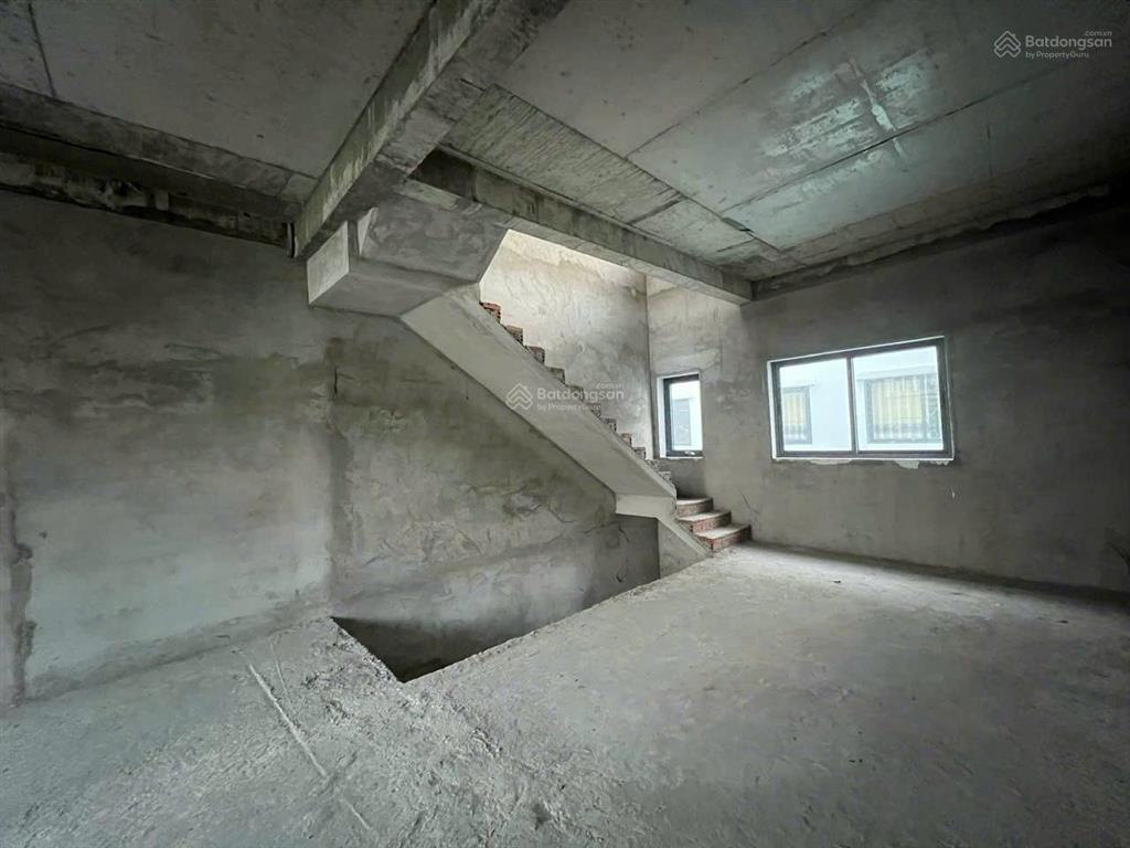 Cần bán căn nhà phố bella villa, 5x15 (75m2), dtsd 225m2, giá 2tỷ350, shr, vay được ngân hàng