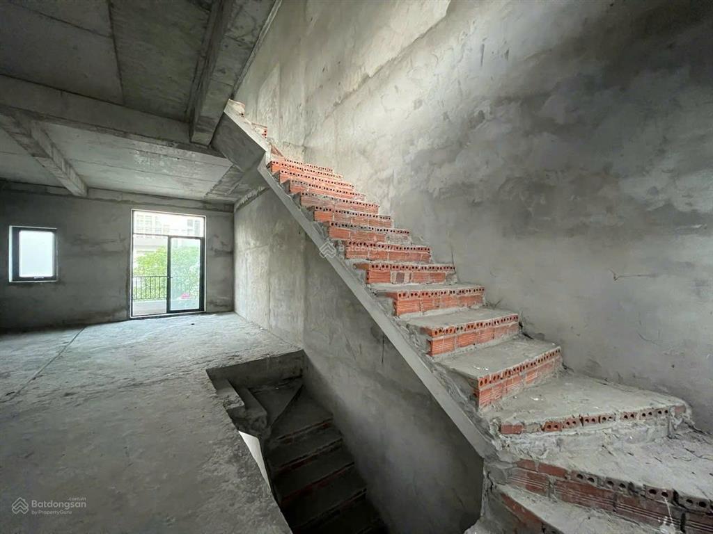 Cần bán căn nhà phố bella villa, 5x15 (75m2), dtsd 225m2, giá 2tỷ350, shr, vay được ngân hàng