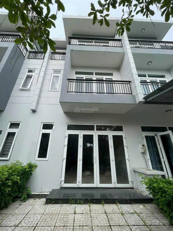 Cần bán căn nhà phố bella villa, 5x15 (75m2), dtsd 225m2, giá 2tỷ350, shr, vay được ngân hàng