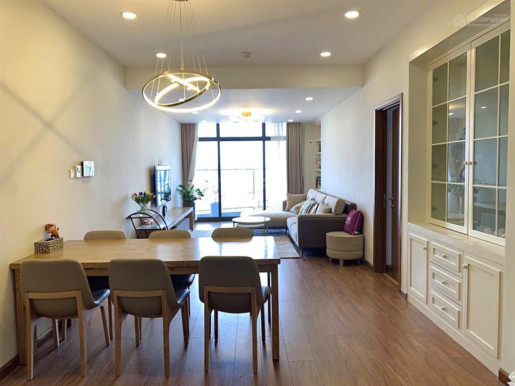 Giá siêu rẻ vào luôn có slot ô tô ch tại discovery complex, 195m2, 4pn, 32tr/tháng.  0906 241 ***