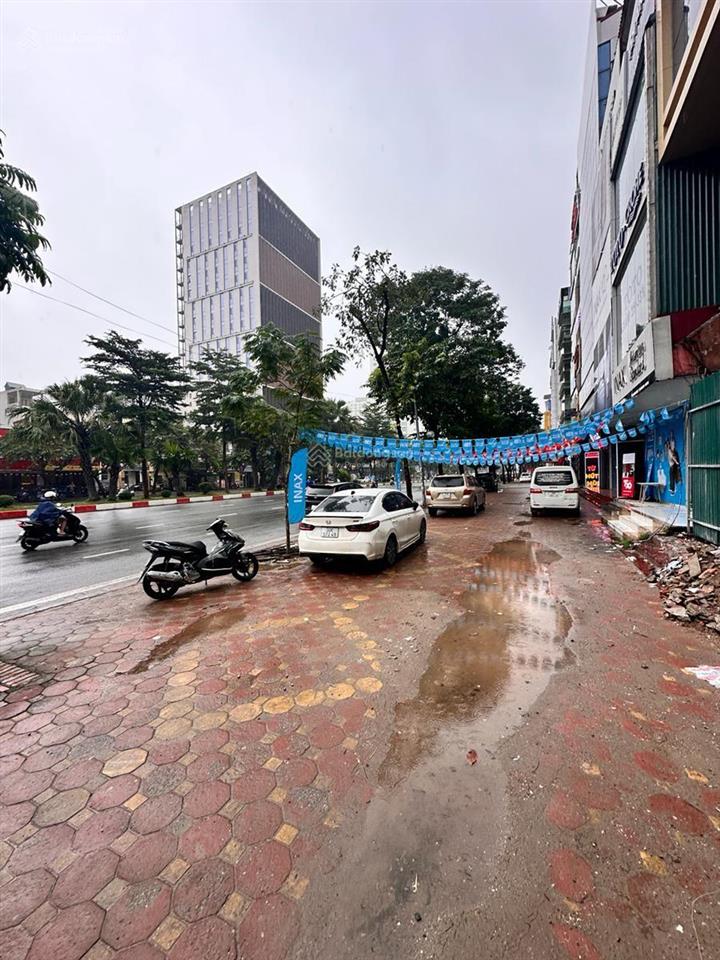 Siêu phẩm mp hoàng quốc việt s 345 m. 8 tầng. mt 15 m. chỉ 290 ty
