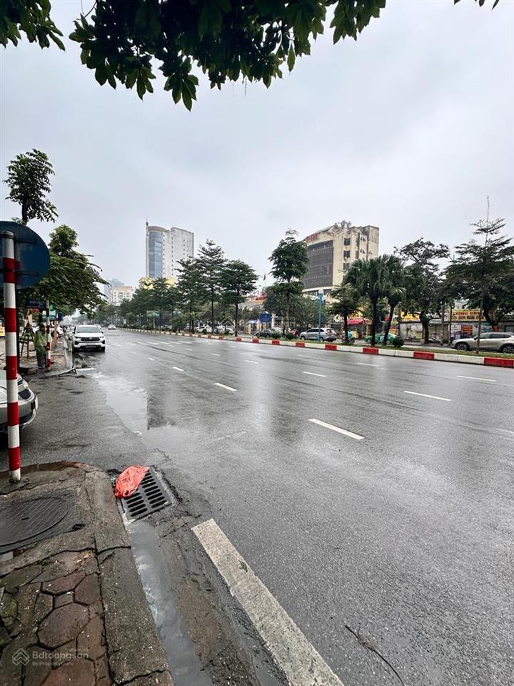 Siêu phẩm mp hoàng quốc việt s 345 m. 8 tầng. mt 15 m. chỉ 290 ty