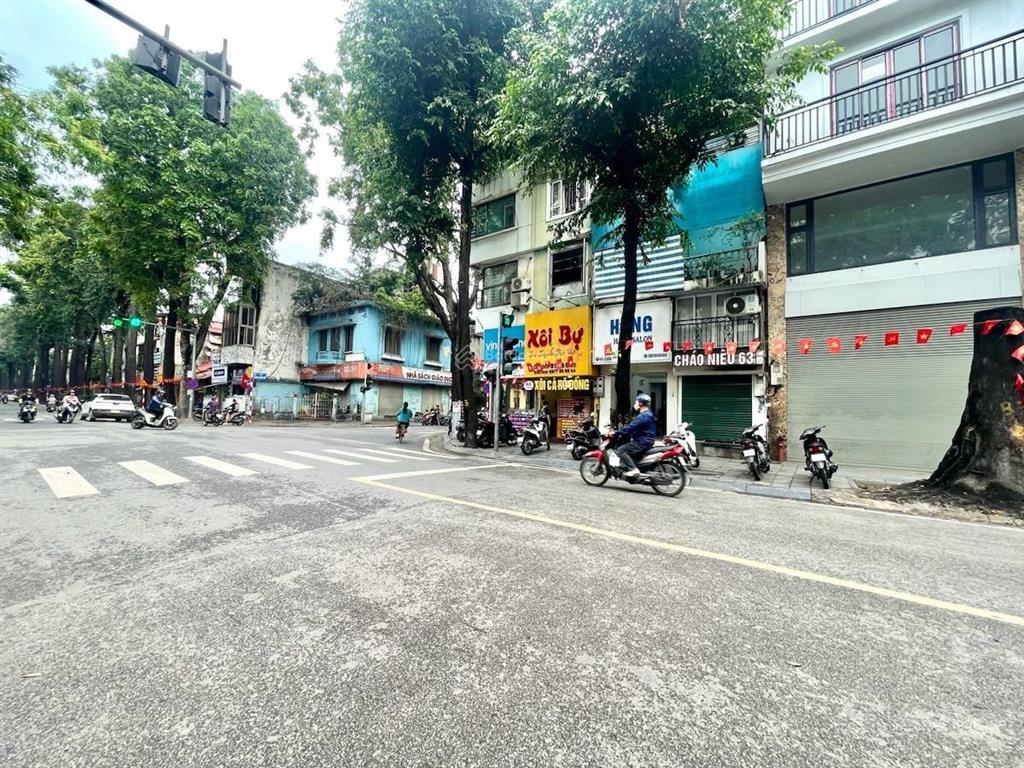 Siêu phẩm mp lò đúc hai bà trưng, dt 255 m². 4 tầng. mt 11 m. chỉ 220 tỷ