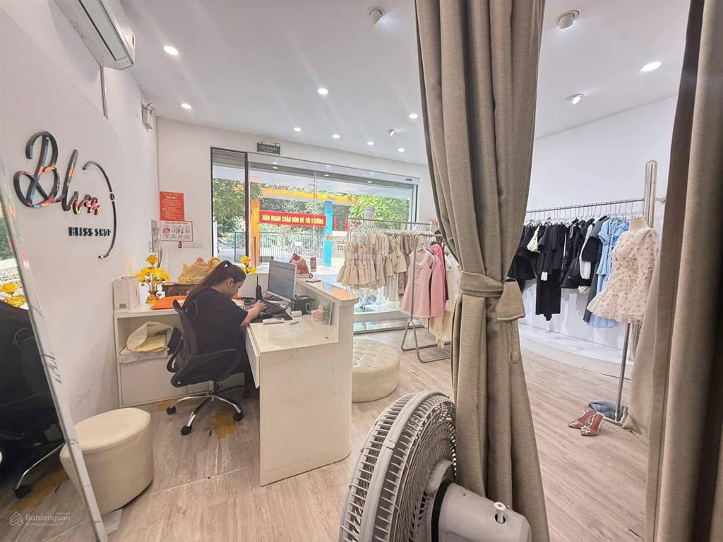 Cực vip mp đặng văn ngữ, quận đống đa. dt 55 m². 6 tầng. mt 5.6 m. chỉ 38 tỷ.