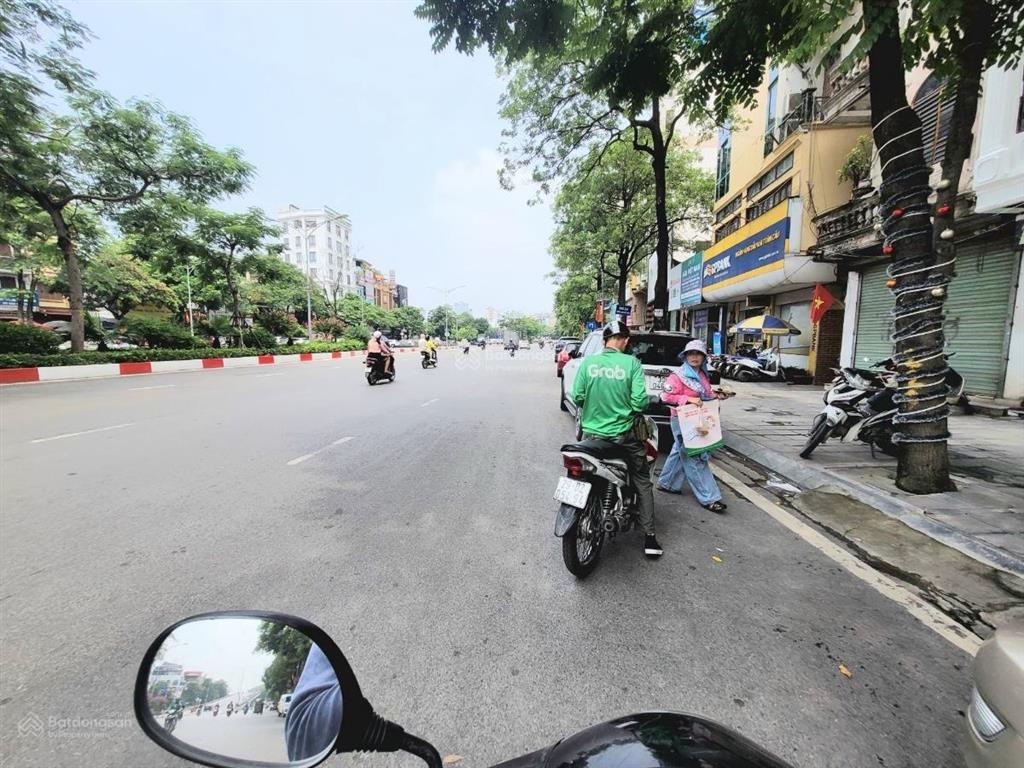 Siêu phẩm nhà phố trần khát chân hbt dt 80m. 5 tầng. mt 5,3 m. chỉ 28 tỷ