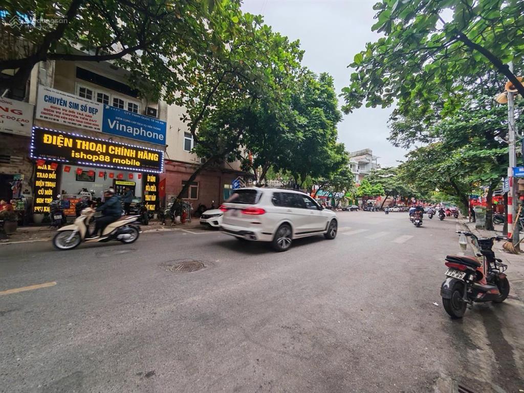 Mặt tiền long biên ngọc lâm dt 65 m. 5 tầng. mt 5.7 m. chỉ 29 tỷ